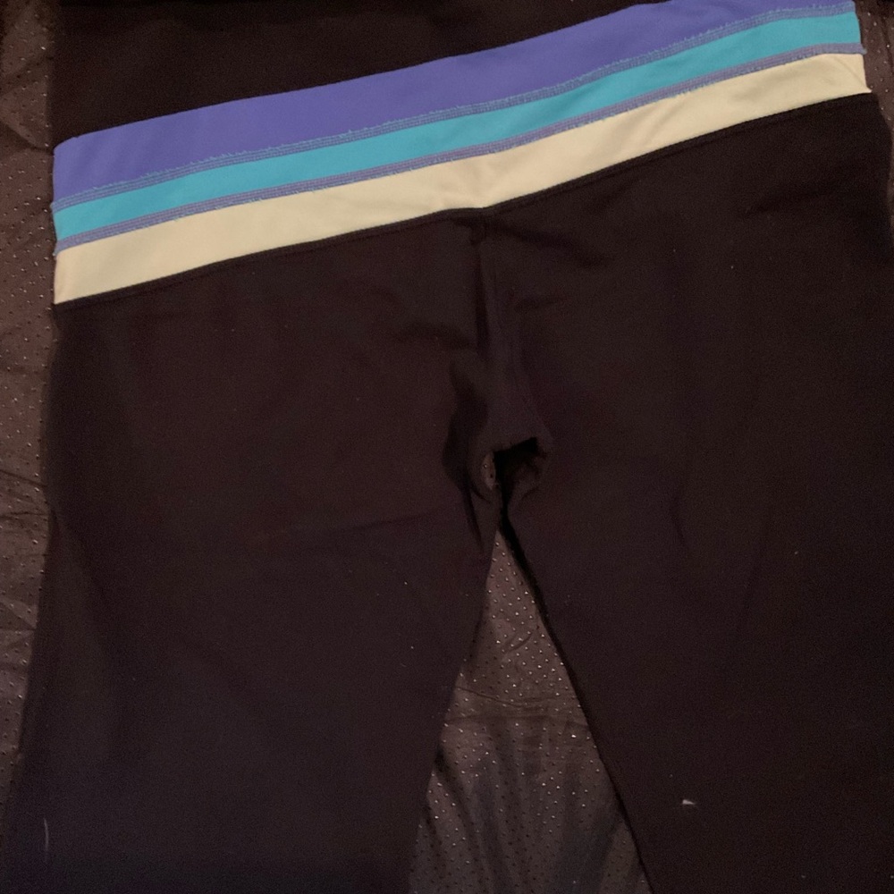 “LULULEMON”  Reversible Cropped Pants with Tri Colour Top Band/ Stripe. - Picture 6 of 13